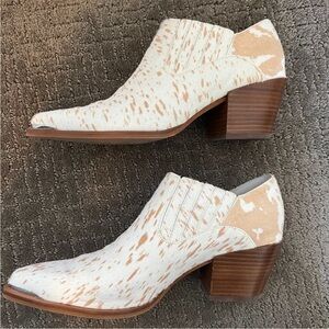 Dolce Vita Cream and Tan Women's Ankle Booties